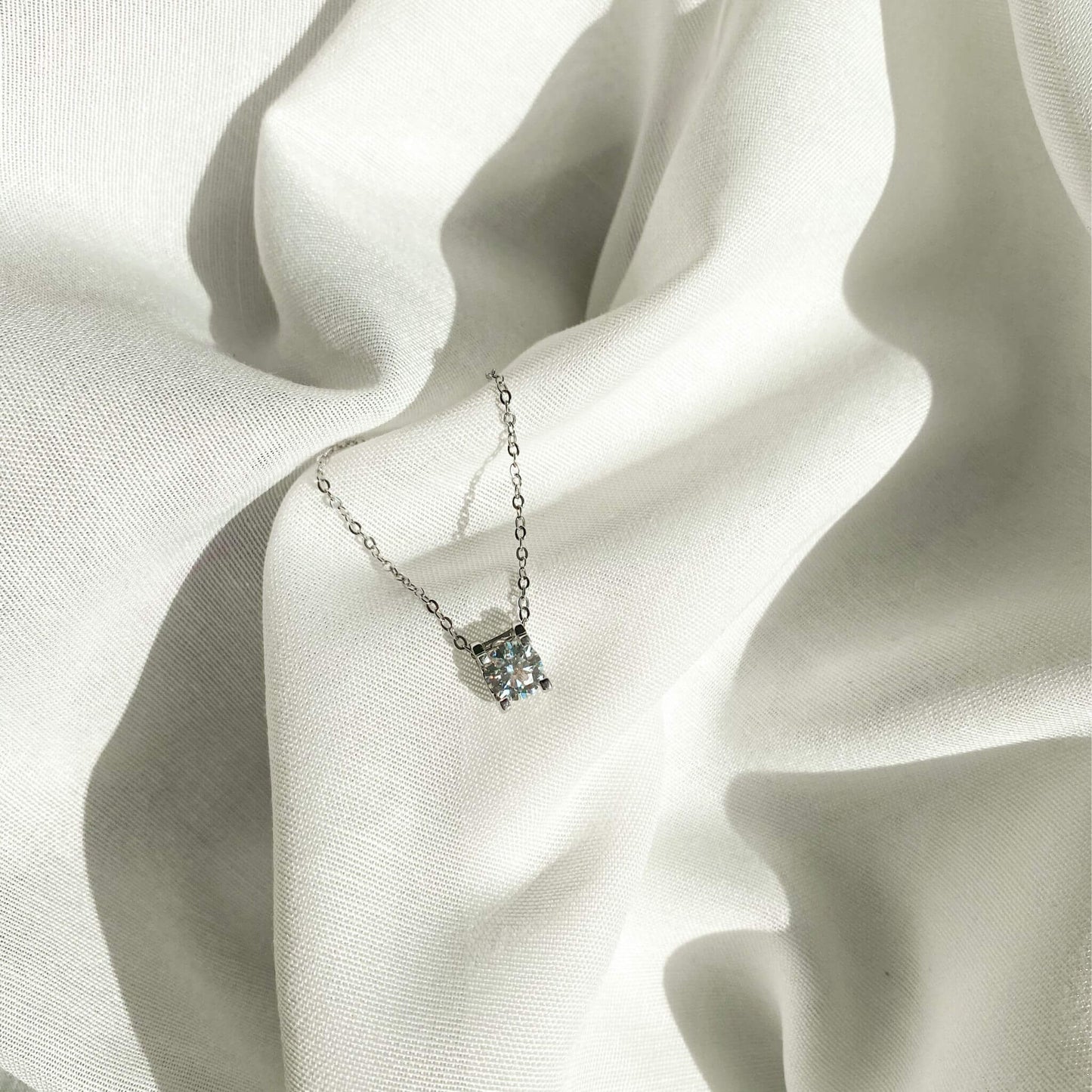 Amaral Trendy Moissanite kaulakorut