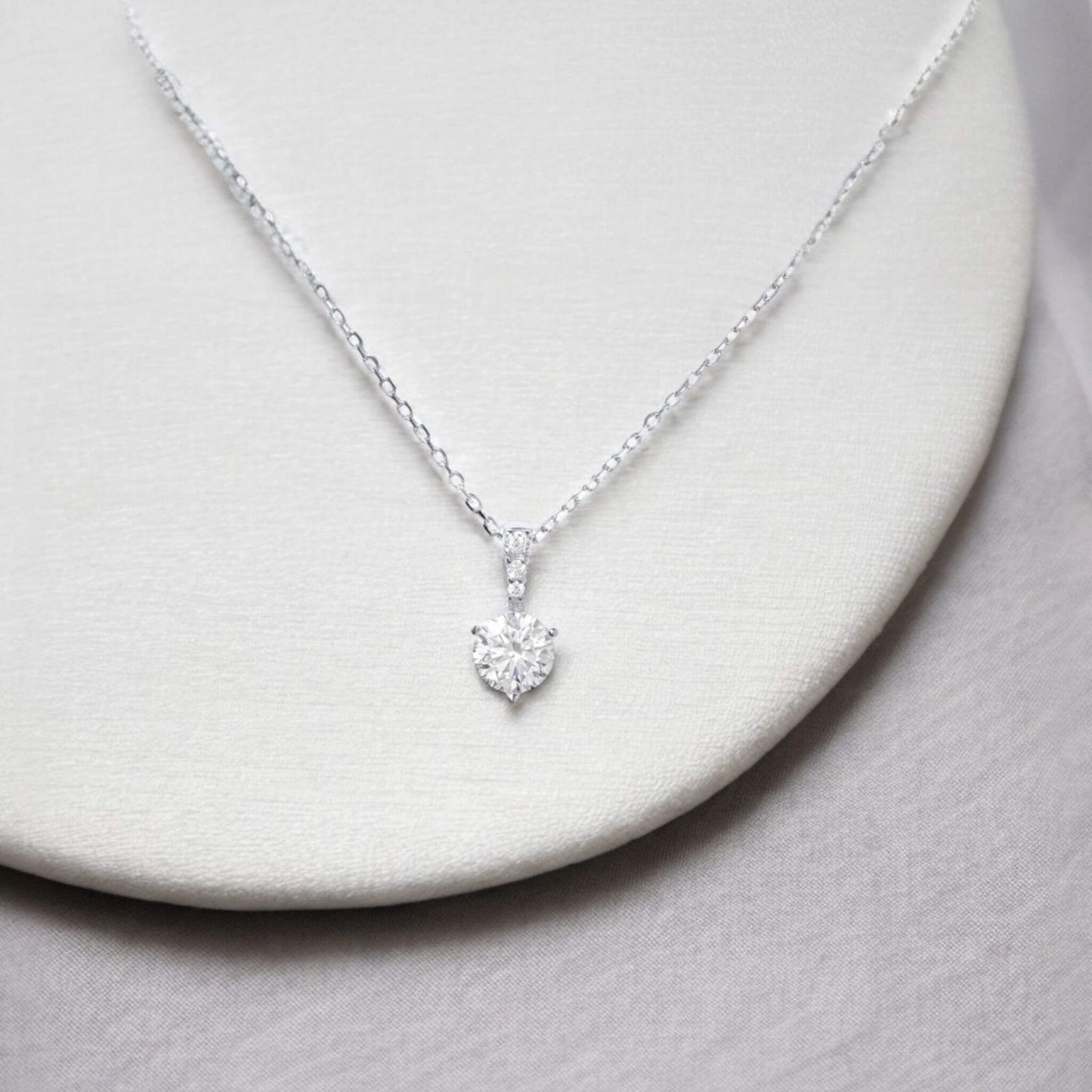 Amaral Pyöreä Moissanite Kaulakoru