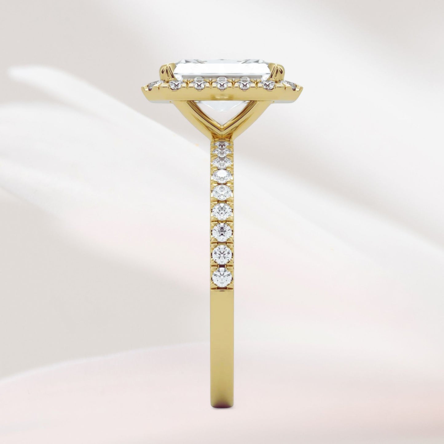 Amaral Halo Radiant With Band - Yellow Gold