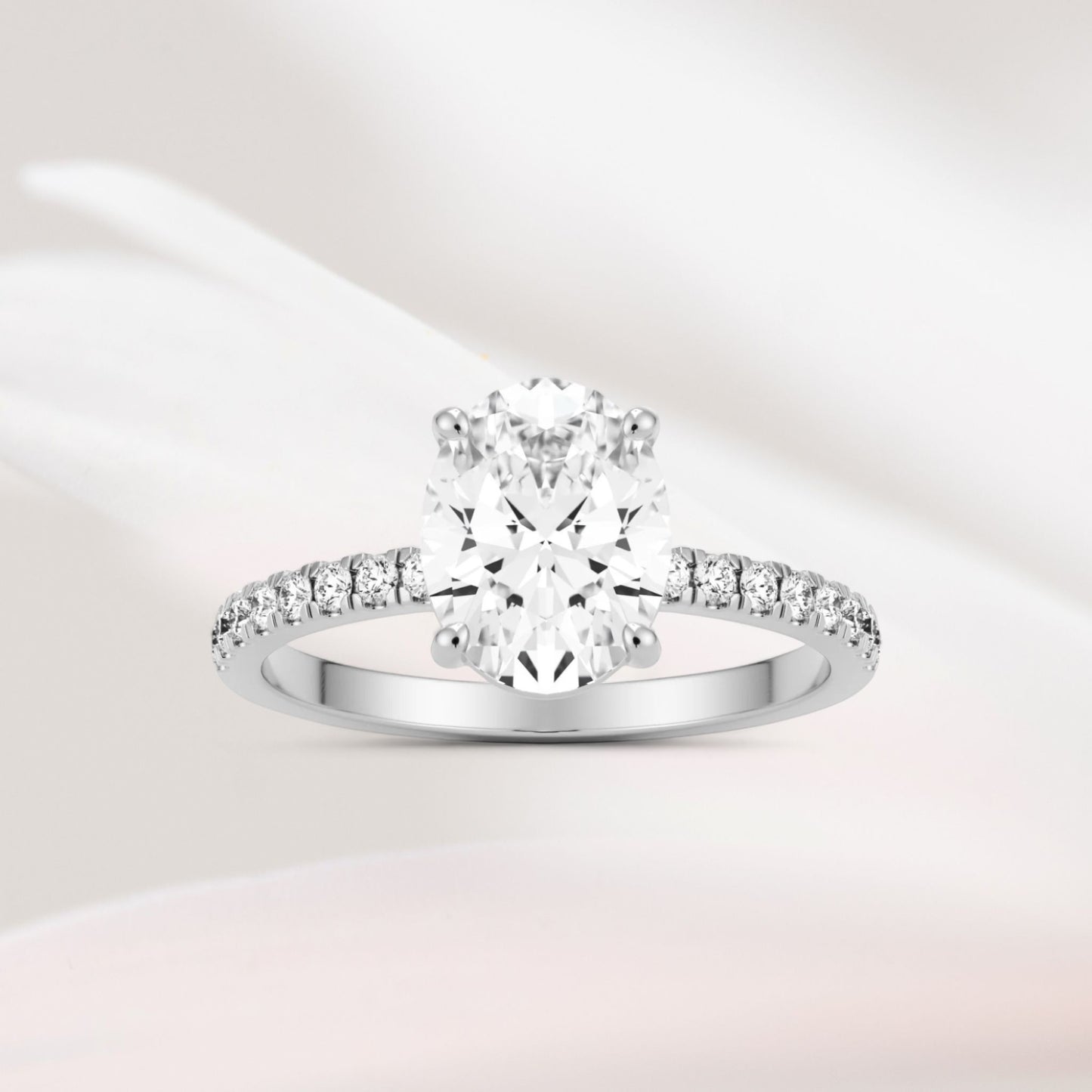 Amaral Solitaire soikea neljä piikkinauhaa - valkokulta