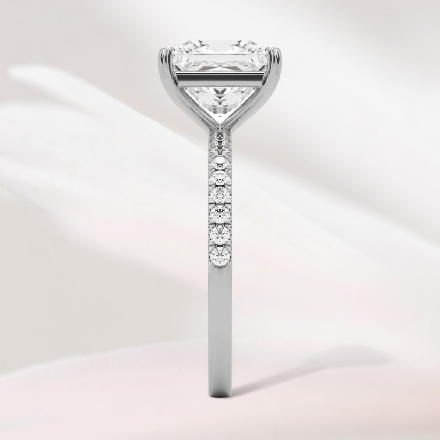 Amaral Solitaire Princess Four Prong Band - valkokulta