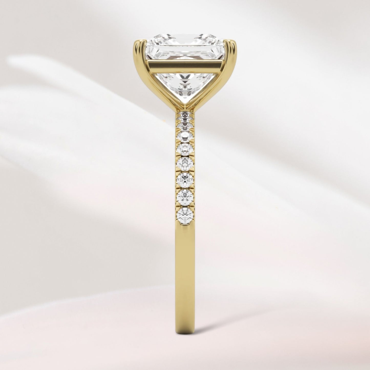 Amaral Solitaire Princess Four Prong With Band - Yellow Gold