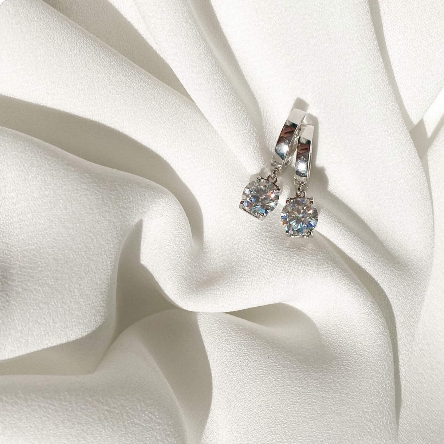 Amaral Elegance Drop Moissanite Earrings