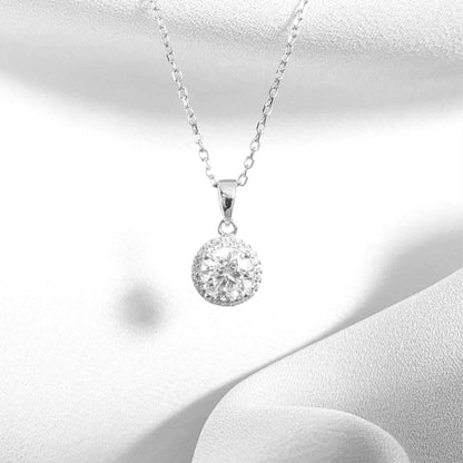 Amaral Surrounded Moissanite Necklace