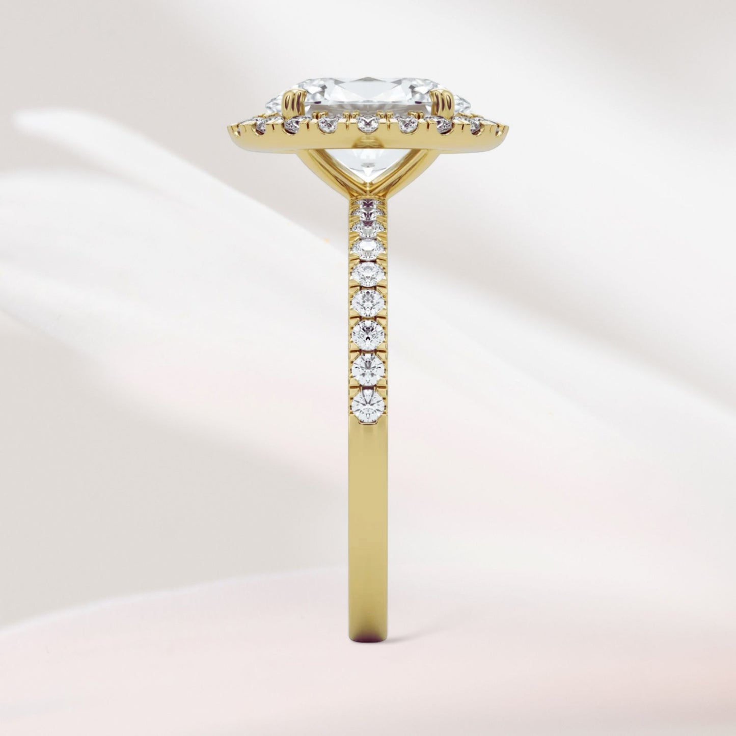 Amaral Halo Oval With Band - Yellow Gold