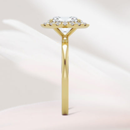 Amaral Halo Oval - Yellow Gold