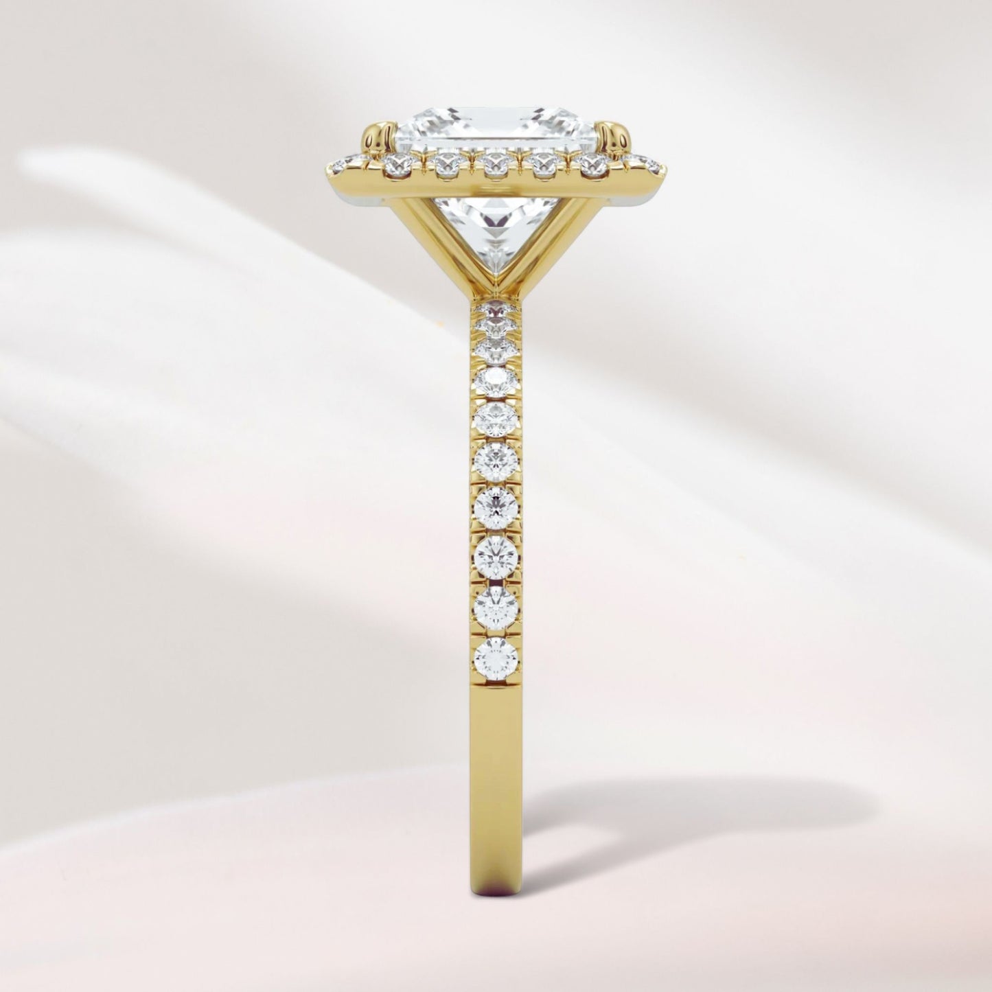 Amaral Halo Princess With Band - Yellow Gold